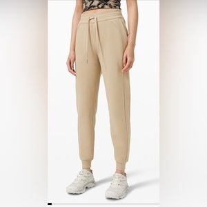 Lululemon Scuba High-Rise Jogger